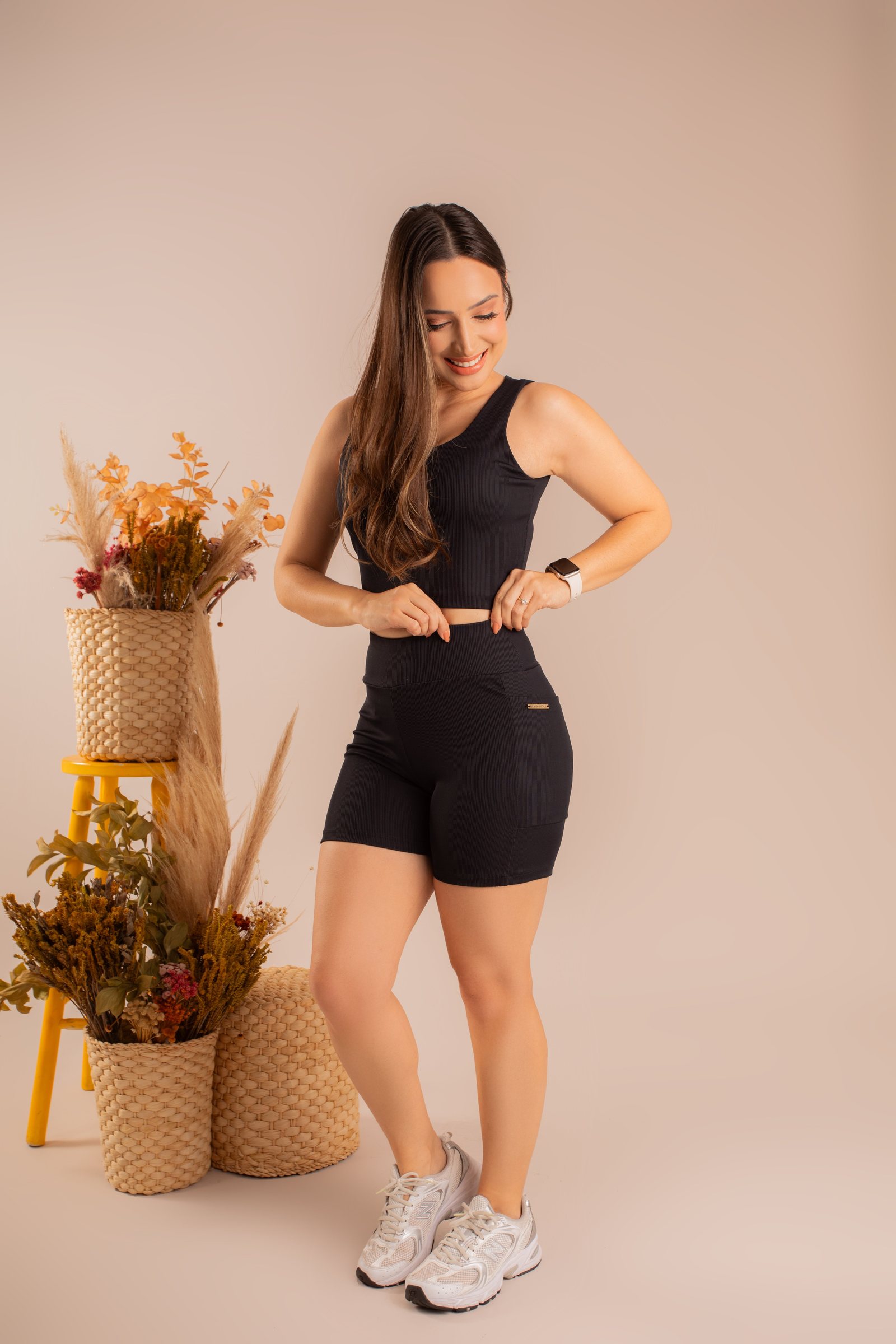 Conjunto fitness preto com bolso