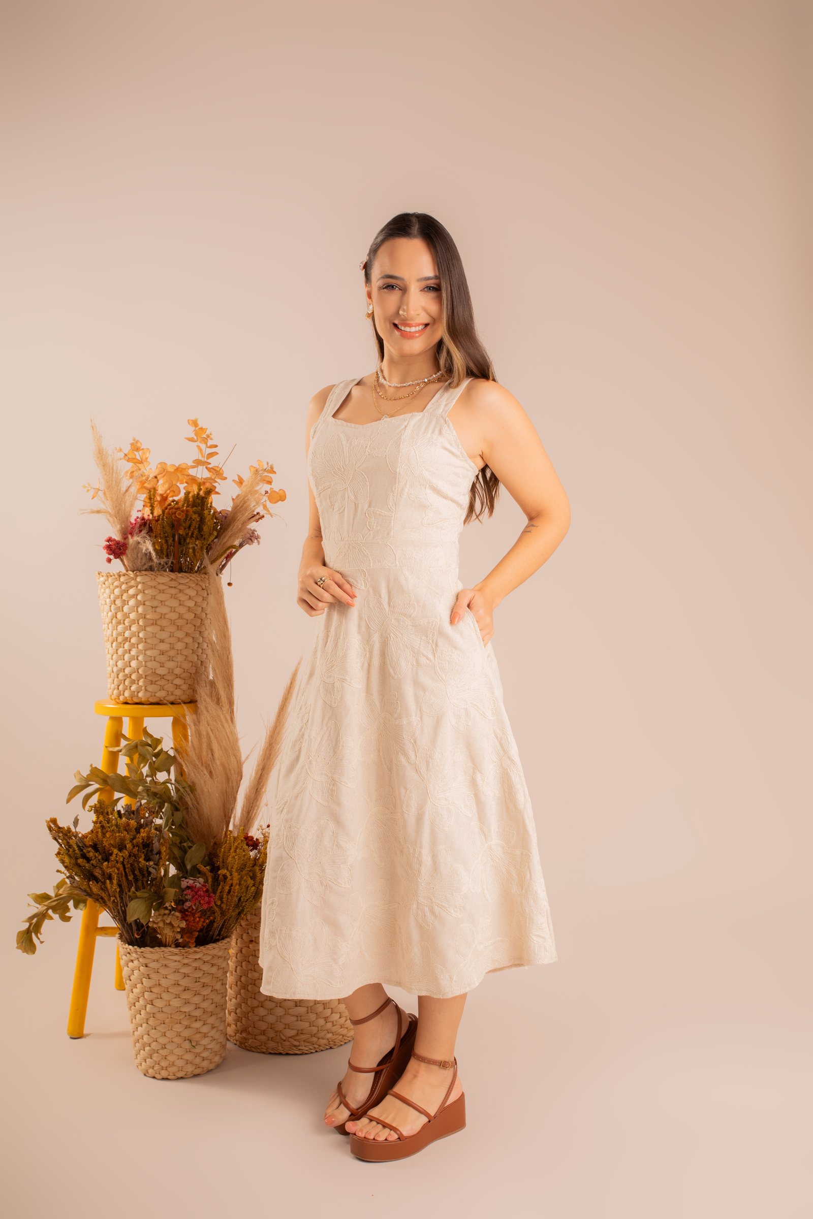 Vestido bordado creme