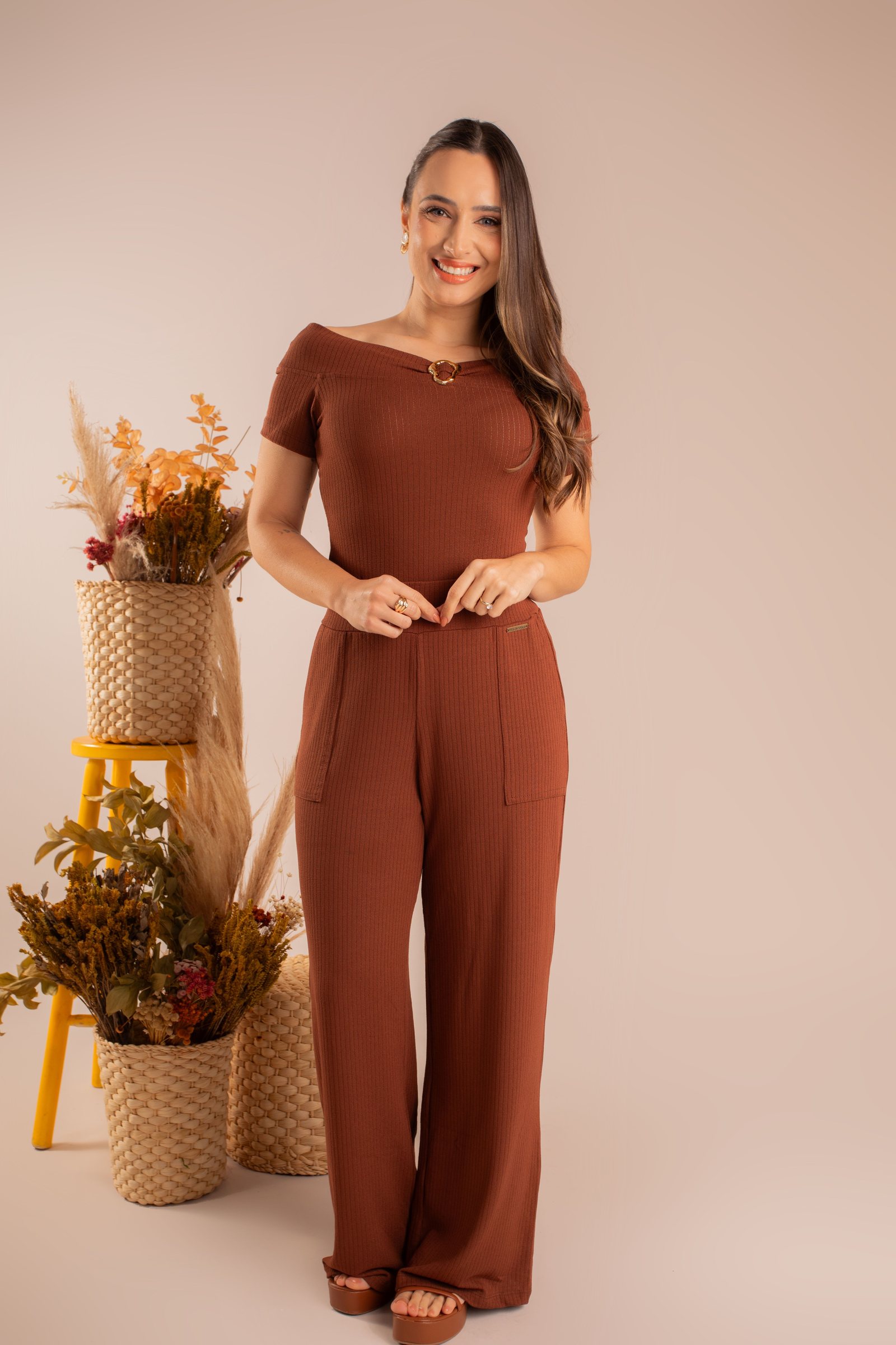 Conjunto blusa off-shoulder e calça wide leg terracota
